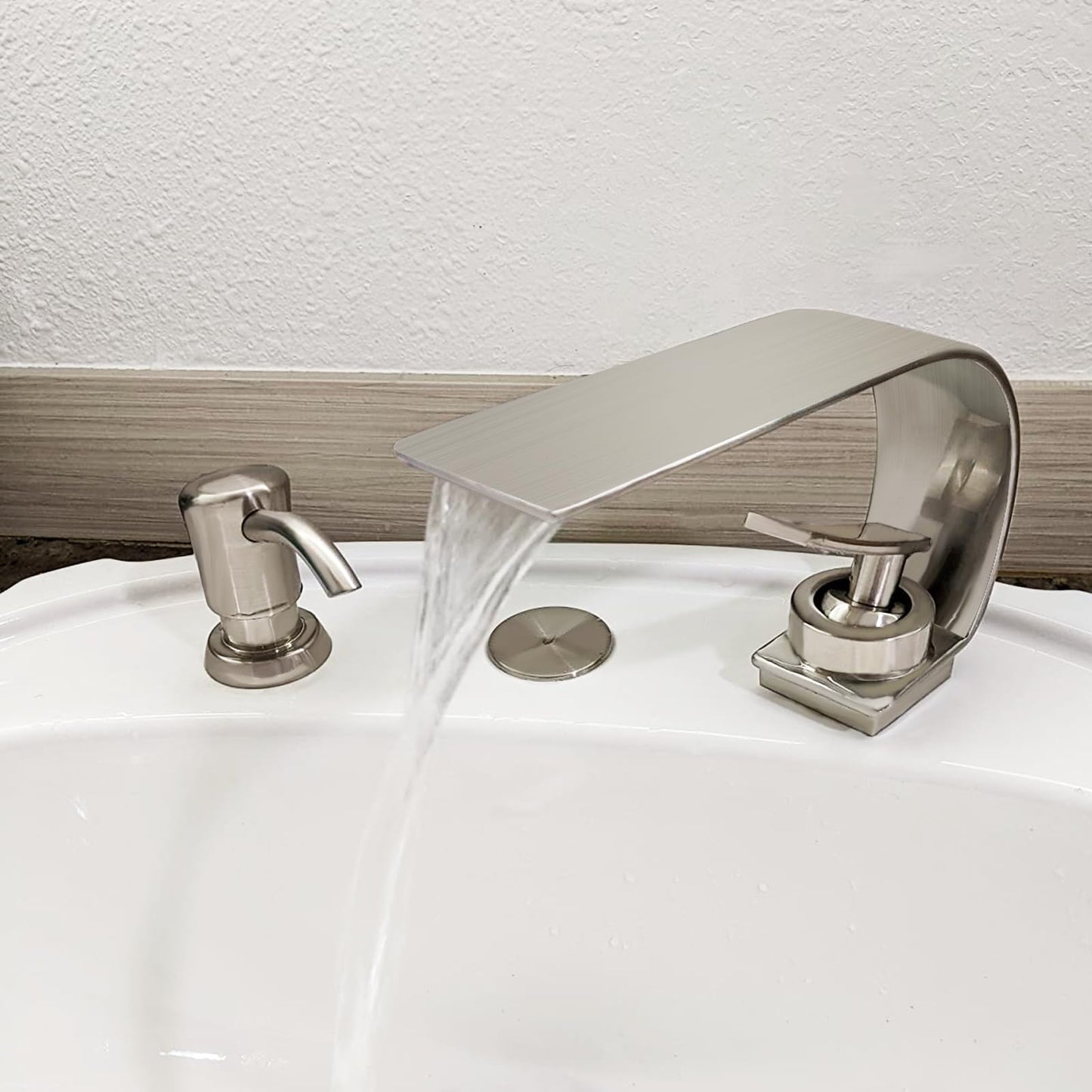becola Modern Bathroom Faucet, Low Arc Brass Ceramic Valve Vanity Single Hole Bathroom Sink Faucet, Touch On Single Handle Hot and Cold Water Mixer Tap - Brushed Nickel